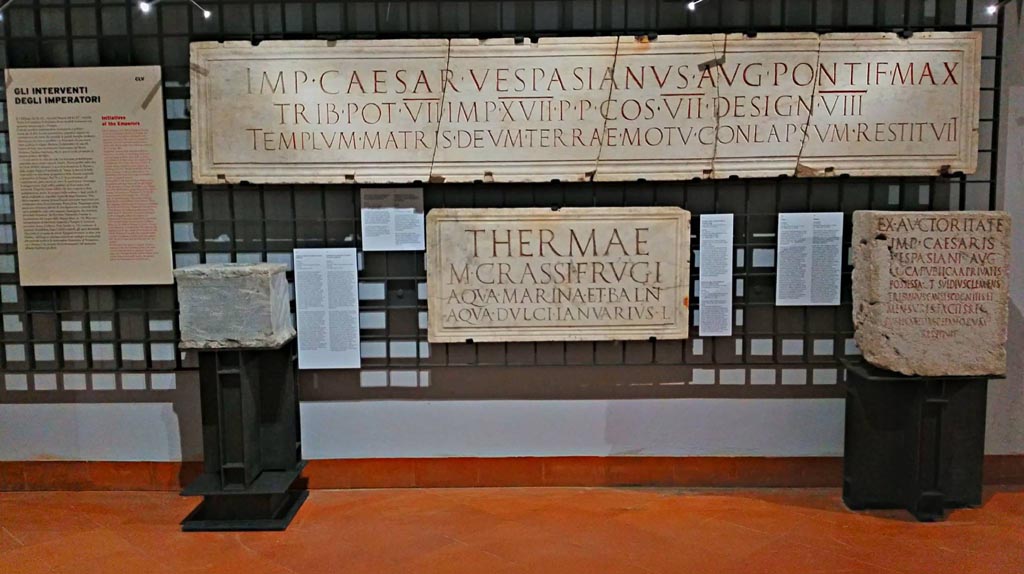 Naples Archaeological Museum, Epigraphic Gallery, June 2017.
Marble plaque found in Cardo V at entrance to Palaestra, at top. Photo courtesy of Giuseppe Ciaramella.